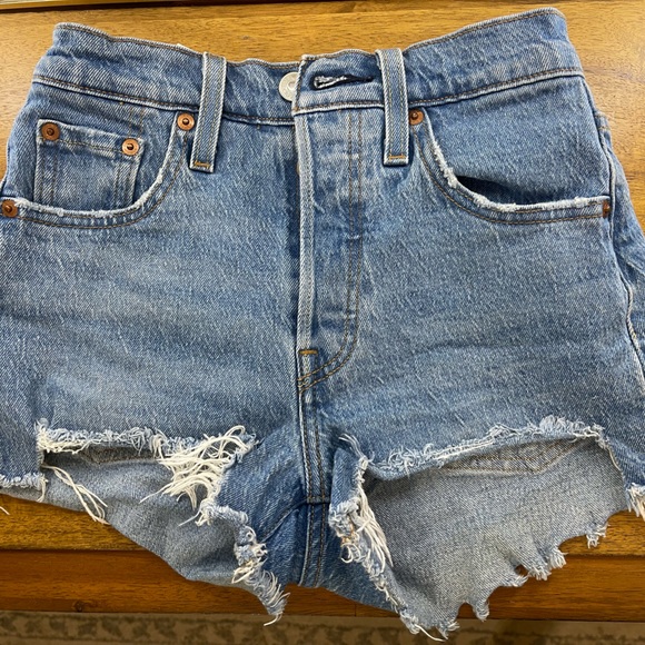 Levi’s 501 high rise jean shorts! - Picture 1 of 4